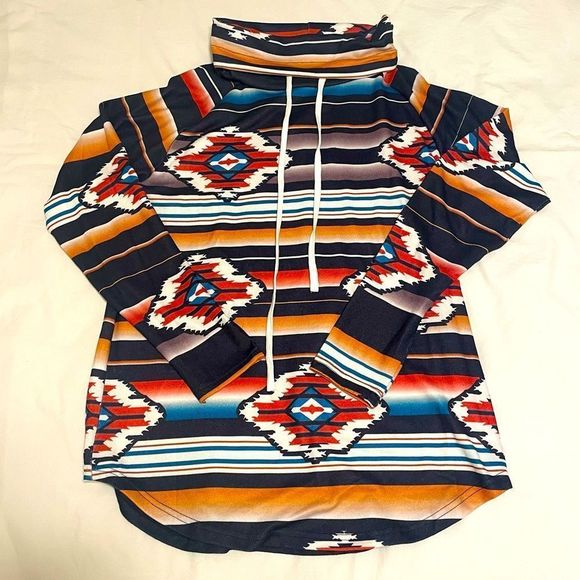 Ladies Medium Aztec Crowl Neck Sweatshirt - Picture 1 of 3